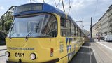 Ukrajinská tramvaj v Praze: Vydělává peníze na pomoc Ukrajině a vozí cestující