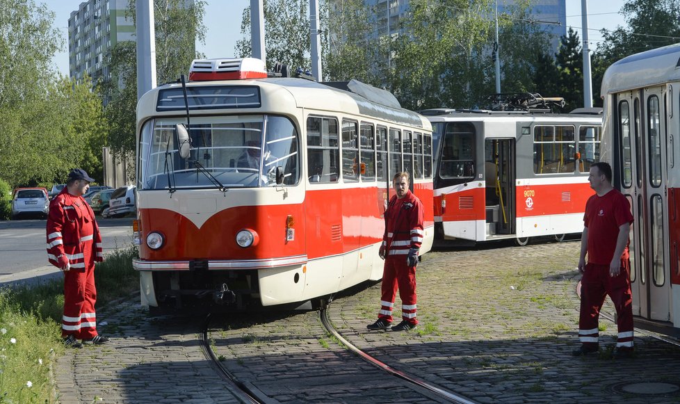 Tramvaj T3 sundali na koleje v pátek.