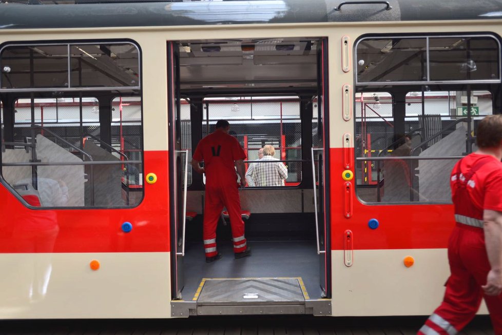 Do Prahy přivezli modernizovanou tramvaj T3.