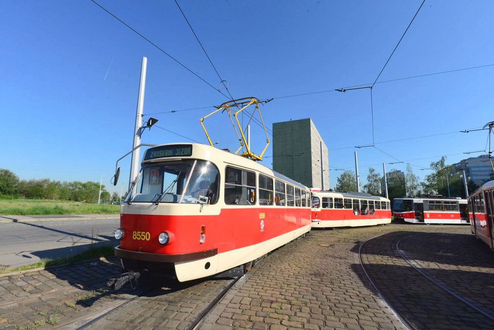 Do Prahy přivezli modernizovanou tramvaj T3.