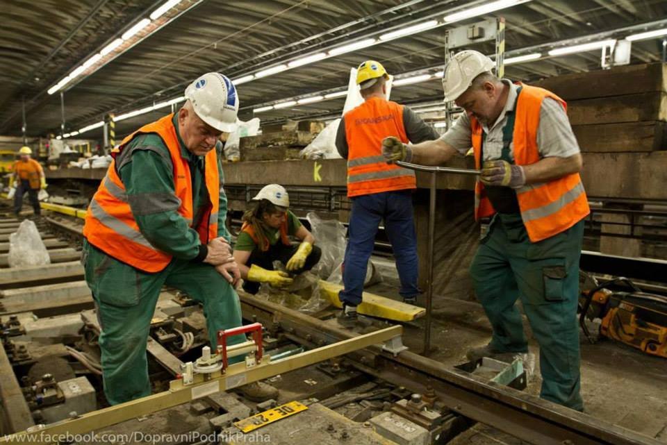 DPP vyměňuje pražce v pražském metru pravidelně už několik let-