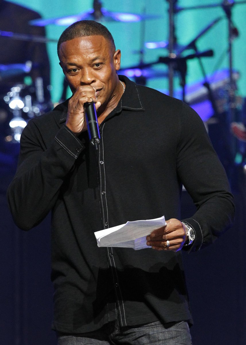 Na vývoji telefonu se podílela i společnost Beats, kterou vlastní slavný rapper Dr. Dre