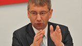 Drábek přiznal chybu a seká hlavy, svého křesla se ale nevzdá