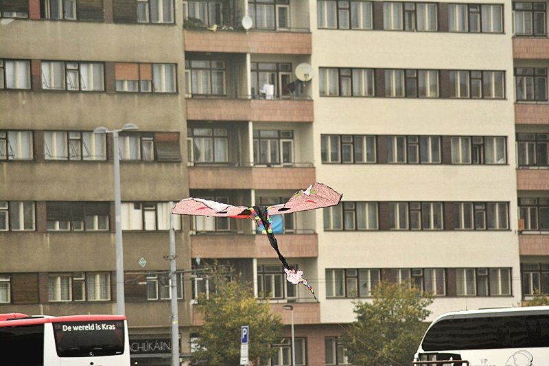 Drakiáda na Letné přilákala rodiny s dětmi. Ratolesti si více užívaly foukání bublin.