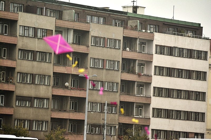 Drakiáda na Letné přilákala rodiny s dětmi. Ratolesti si více užívaly foukání bublin.