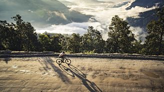 Tour of Dragon: Extrémní cyklistický závod v bhútánských velehorách s převýšením 7500 metrů