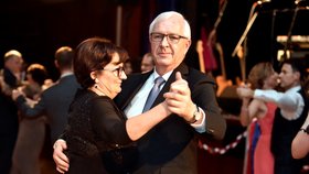 Kandidát na prezidenta Jiří Drahoš navštívil s manželkou Evou v Klubu kultury v Uherském Hradišti reprezentační ples města.