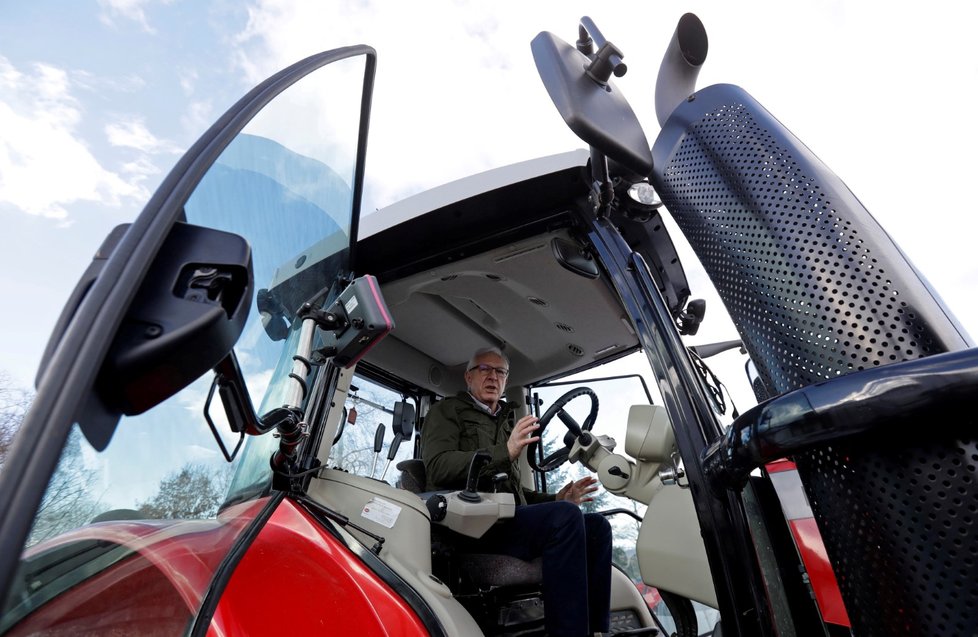 Jiří Drahoš na rodinné farmě u Kamenného Újezdu