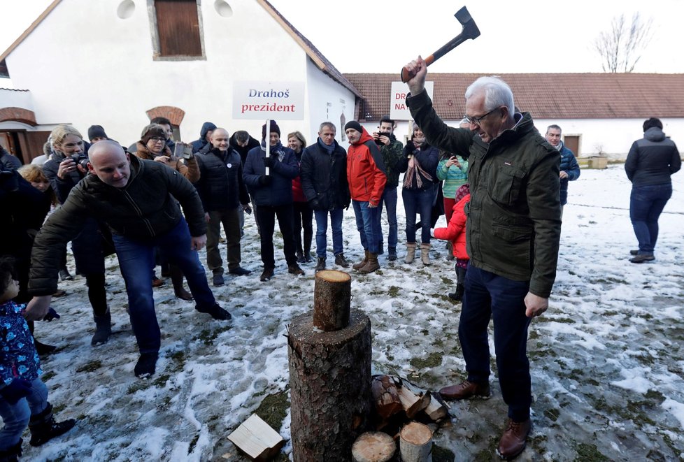 Jiří Drahoš na rodinné farmě u Kamenného Újezdu