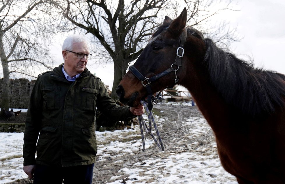 Jiří Drahoš na rodinné farmě u Kamenného Újezdu