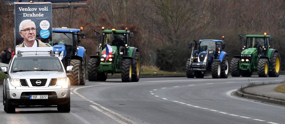 Drahoše do Prahy přijeli podpořit soukromí zemědělci s traktory.