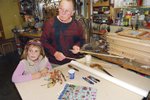 Martinka (7) z Polné poprosila svého dědečka o pomoc při výrobě draka
