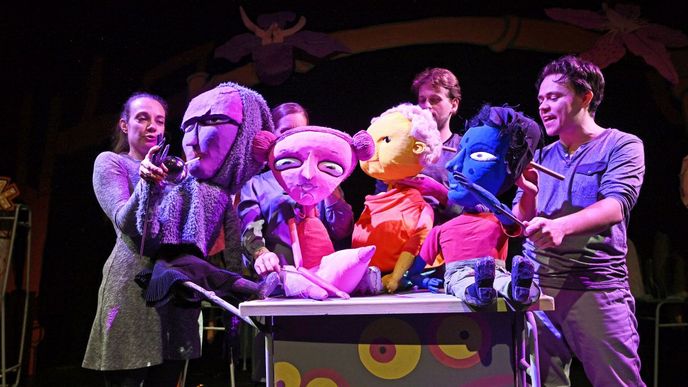 Inscenace Mami, tati, co je sex? ze Západočeského divadla v Chebu je určena dětem a jejich rodičům Inscenace Mami, tati, co je sex? ze Západočeského divadla v Chebu je určena dětem a jejich rodičům