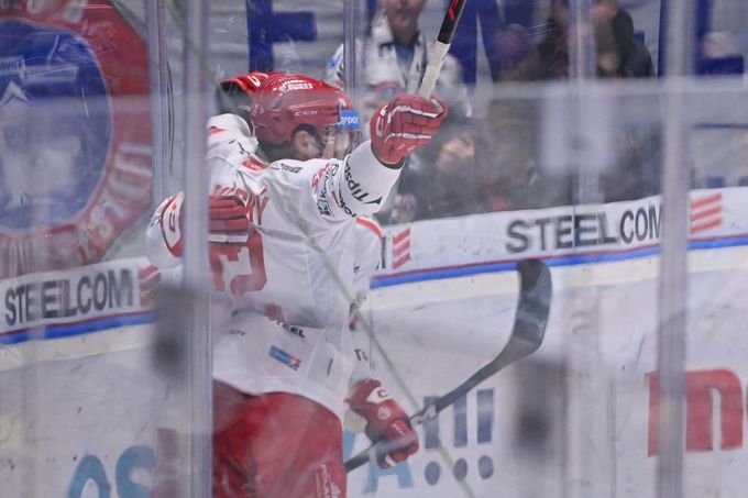 ONLINE: Vary - Pardubice 1:0. Třinec vede v derby, přestřelka v Boleslavi ONLINE: Vary - Pardubice 1:0. Třinec vede v derby, přestřelka v Boleslavi