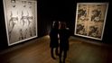 Dražba aukční síně Christie&#39;s lámala rekordy.  Doslova bitva se strhla o dva obrazy Andyho Warhola, které se nakonec prodaly za více než 150 milionů dolarů.