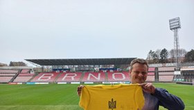 osef Machů vydražil i speciální dres podepsaný fotbalisty Zbrojovky Brno.