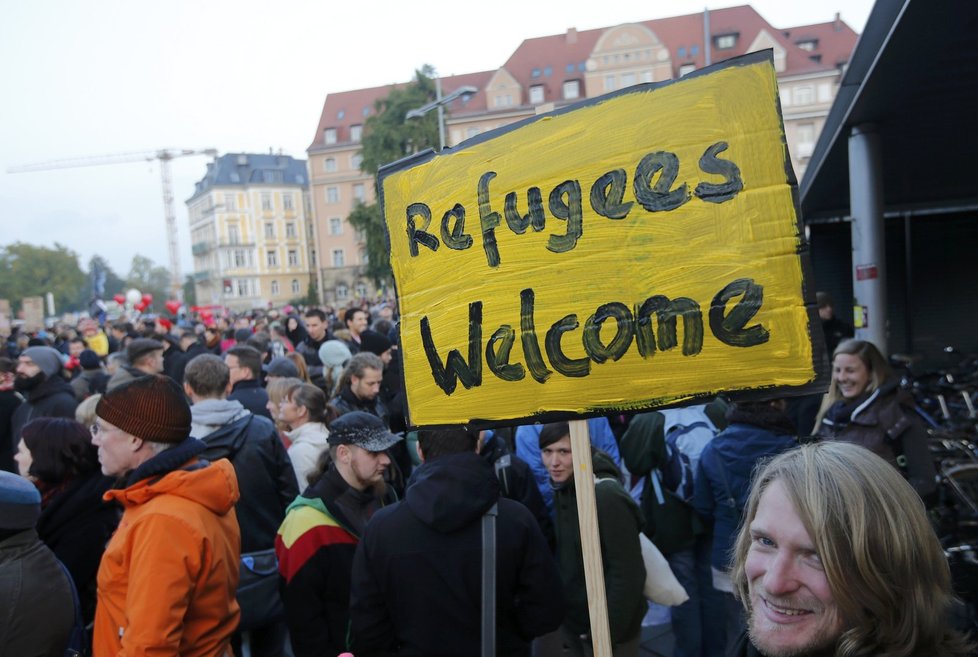 V Drážďanech vyšli do ulic příznivci protiuprchlického hnutí Pegida i jeho odpůrci.