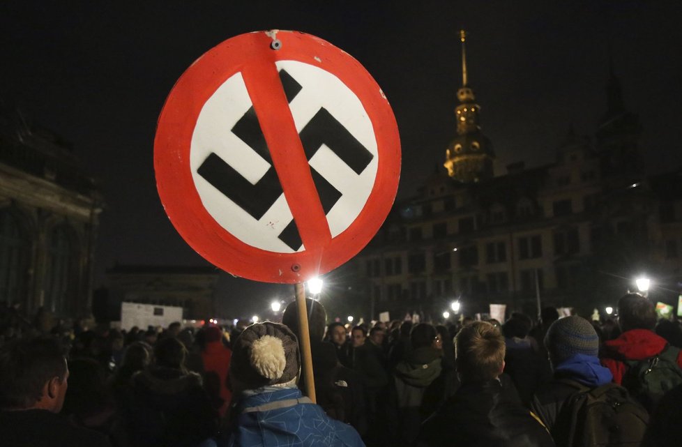 V Drážďanech vyšli do ulic příznivci protiuprchlického hnutí Pegida i jeho odpůrci.