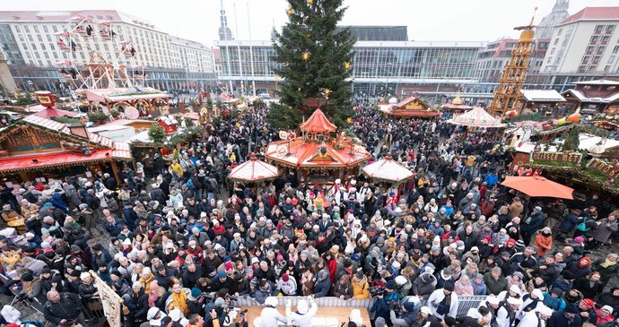 Tradiční štólové slavnosti na oblíbených vánočních trzích v Drážďanech (3. 12. 2022)