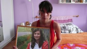 Blanka Drdová s fotografií své zemřelé dcery Natálky