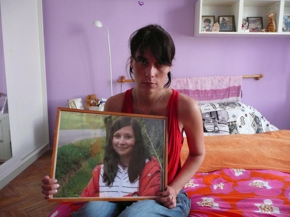 Blanka Drdová s fotografií své zemřelé dcery Natálky