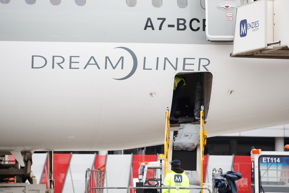 Na pražském letišti přistál Boeing 787 Dreamliner.