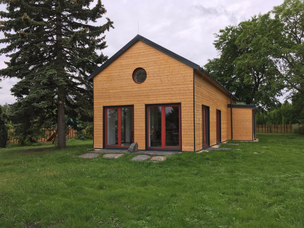 Ekocentrum Prales v pražských Kbelích po dvou letech existence zprovoznilo nový dům - Dřevák.