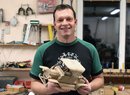 Šestačtyřicetiletý Petr Marek z Liptálu u Vsetína už dvacet let vyrábí nejrůznější dřevěné modely vozidel