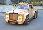 Táta vyrobil pojízdný Rolls-Royce 6x6 ze dřeva pro malého syna