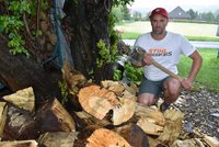 Dřevorubec Václav je mezi elitou: Dřeva při tréninku naštípá tolik, že ho rozdává