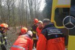Zdravotníci a hasiči zachraňovali na Vyškovsku dřevorubce, kterého v úterý po poledni zavalil strom.