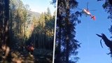 Dramatická záchrana dřevorubce ve Vsetíně: V těžko přístupném terénu na něj spadl strom!