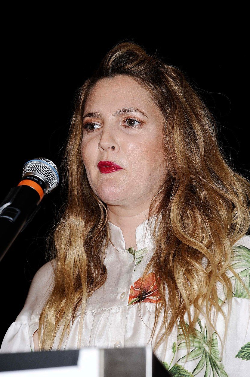 Drew Barrymore trápí druhá brada.