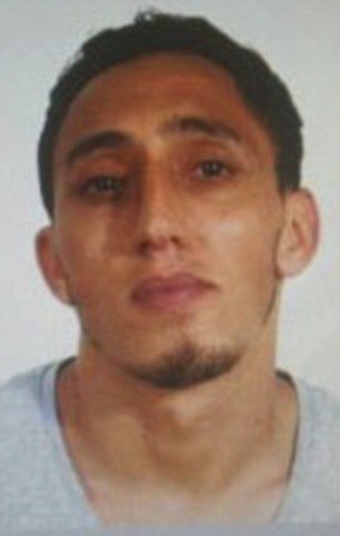 Policisté po útoku v Barceloně zadrželi Drisse Oukabira, mladíka marockého původu.