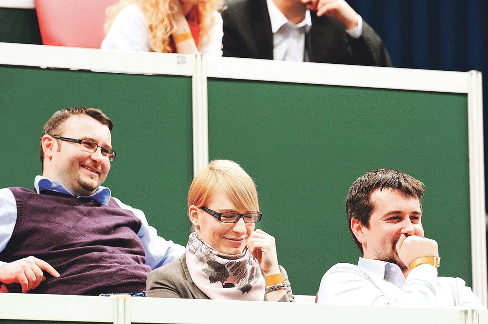 Pavel Drobil ještě jako ministr na tenisovém Davis Cupu. Vedle něj poslankyně Kristýna Kočí.