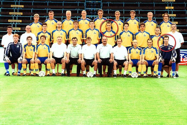 Václav Drobný (uprostřed) ještě coby hráč Chmelu Blšan, vpravo sedí Petr Čech. Václav Drobný (uprostřed) ještě coby hráč Chmelu Blšan, vpravo sedí Petr Čech.