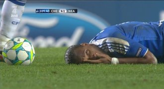 Simulant, nebo chytrý jako liška? Drogba očkem kontroloval sudího