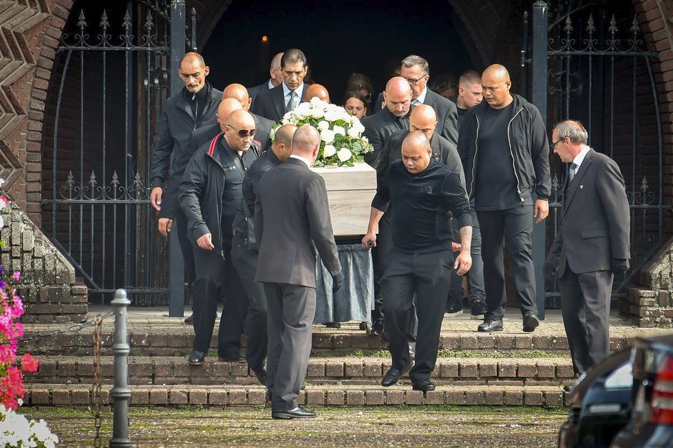 Pohřeb Silvia Aquina, který byl zastřelen při procházce se svou slovenskou manželkou
