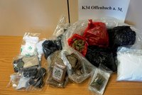 Uklízečka v koši našla 3 kila kokainu, hašiše a amfetaminu