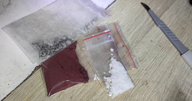Policie rozprášila drogový gang, který zásoboval narkomany na Bruntálsku