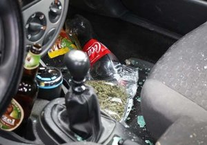 Dopadení dealera (48) na Tachovsku předcházela policejní honička. V jeho voze pak našli policisté drogy.