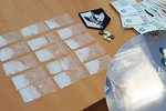 Drogy, které policisté na Praze 10 zabavili u podezřelého cizince.