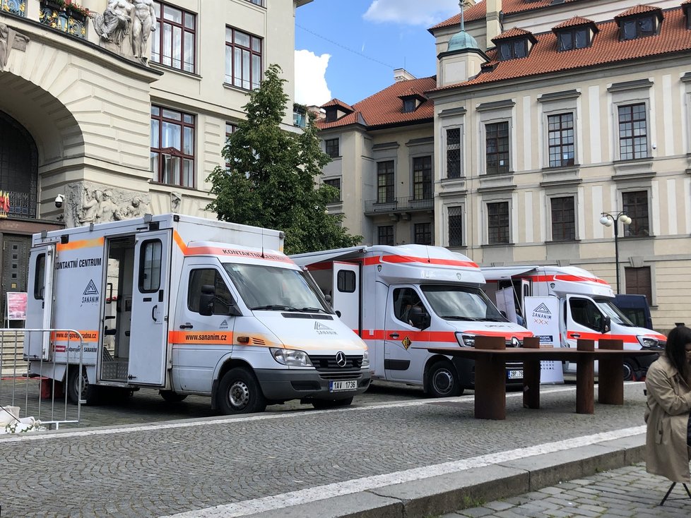 Magistrát přispěl na koupi dvou nových sanitek. Ty budou využívat terénní pracovníci organizací Drop In a Sananim, kteří pomáhají drogově závislým