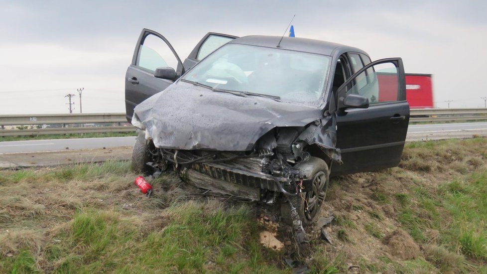 Nikdy neměl řidičák, před jízdou se posilnil drogama. Hazardér (25) ve fordu ve středu jel po D2 v protisměru, nakonec skončil v příkopě.