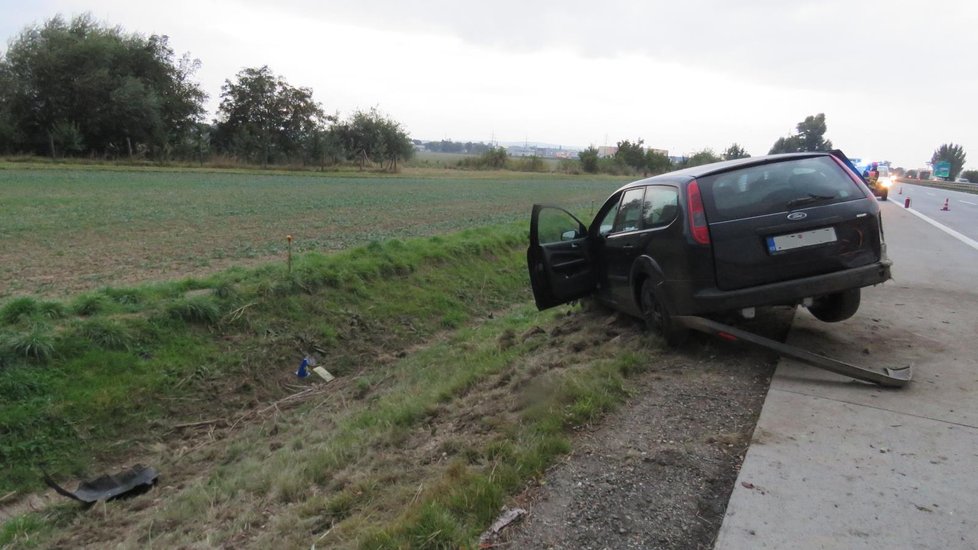 Nikdy neměl řidičák, před jízdou se posilnil drogama. Hazardér (25) ve fordu ve středu jel po D2 v protisměru, nakonec skončil v příkopě.