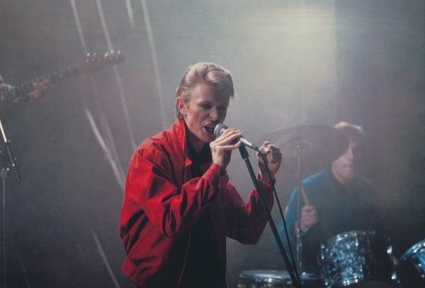 Ve filmu si zahrál i David Bowie.