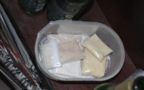 Jen při domovní prohlídce našli policisté drogy v hodnotě přibližně 125 tisíc korun!