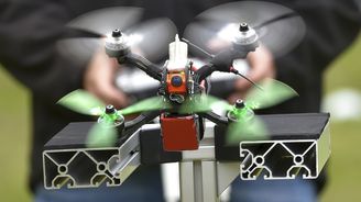 V Japonsku bude zakázáno řídit dron pod vlivem alkoholu 