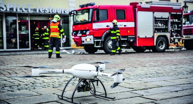 Drony pomáhají v Česku: Hledají pohřešované osoby a hlídají požáry