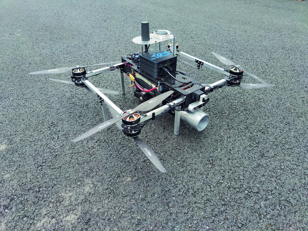 Tým DronySIT si své stroje často upravuje a zkouší nové věci